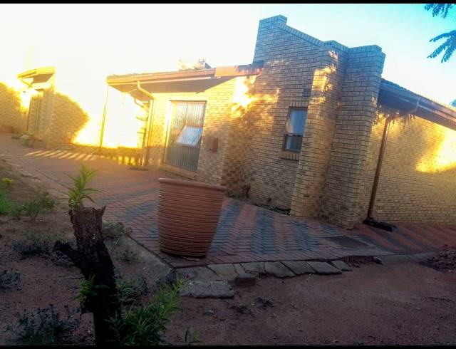4 BEDROOM FREEHOLD FOR SALE IN KAGISO
